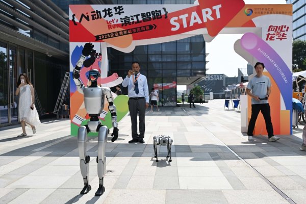 派生资本 徐汇滨江有多AI？模速空间、阿里园区搞定向赛，硅基生物助阵，这还没完…